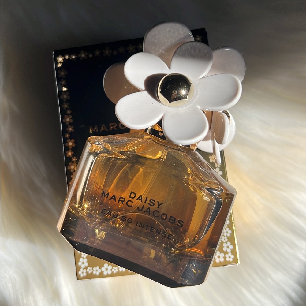Marc Jacob’s Daisy Eau So Intense Fragrance